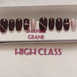 Lux Press-On Nails (Short Coffin Shape)